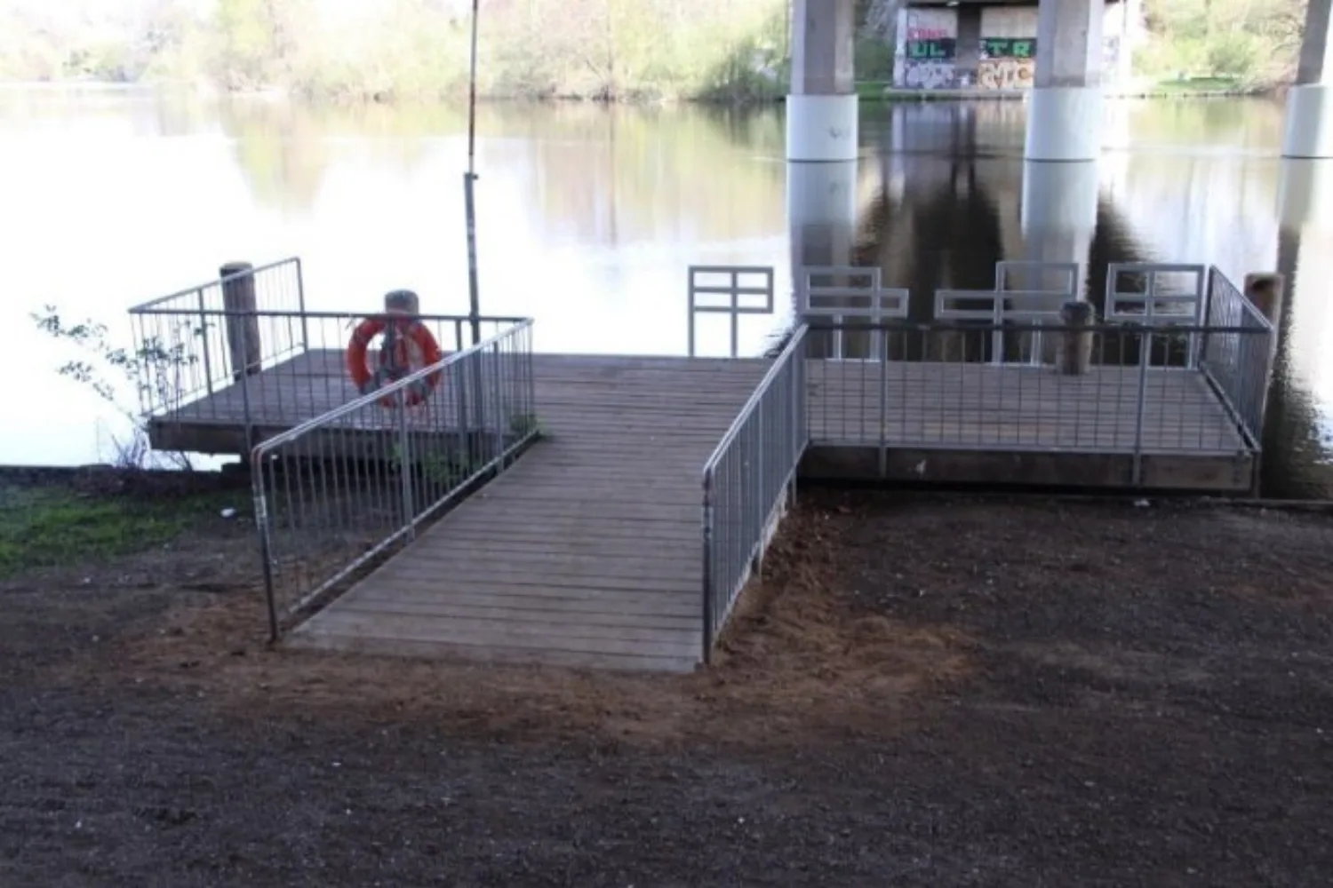 Wakenitz, Karl-Roß-Weg unter der Wallbrechtbrücke